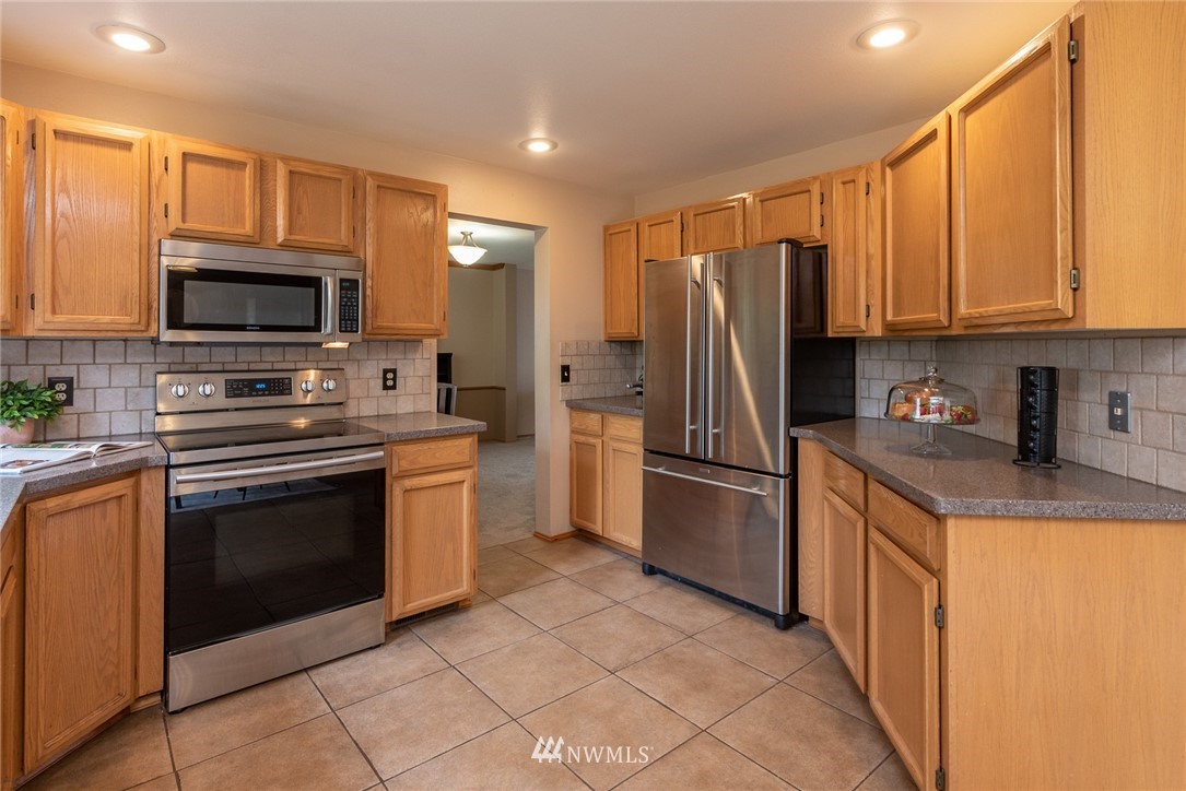 944 Southwest 347th Street Federal Way, WA 98023 - Photo 13 of 40 Gallery Image 13