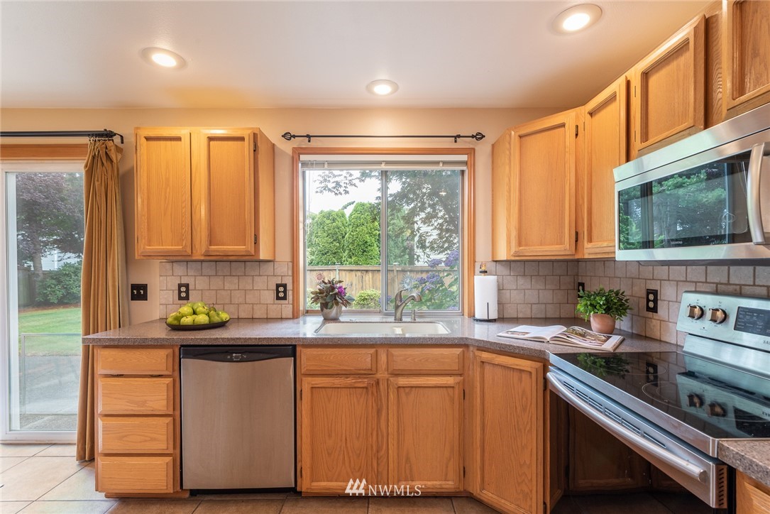 944 Southwest 347th Street Federal Way, WA 98023 - Photo 15 of 40 Gallery Image 15
