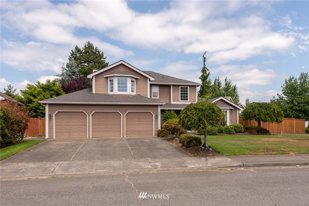 944 Southwest 347th Street Federal Way, WA 98023 - Photo 3 of 40 Gallery Image 3