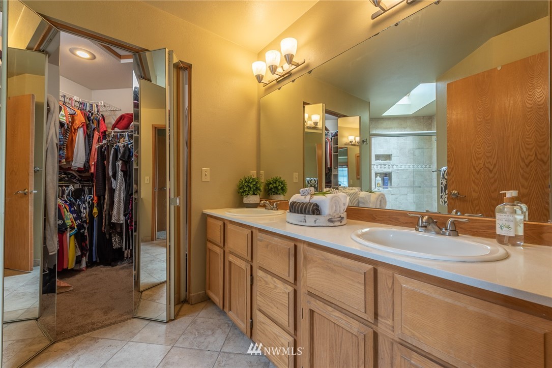 944 Southwest 347th Street Federal Way, WA 98023 - Photo 27 of 40 Gallery Image 27