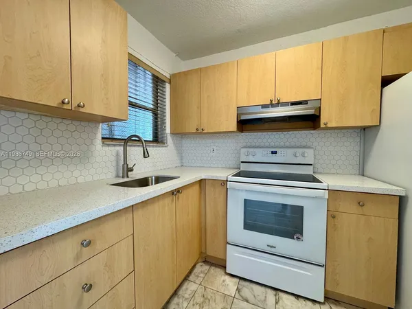 $1,800 | 1051 Southwest 1st Street, Unit 212, Miami, FL 33130
