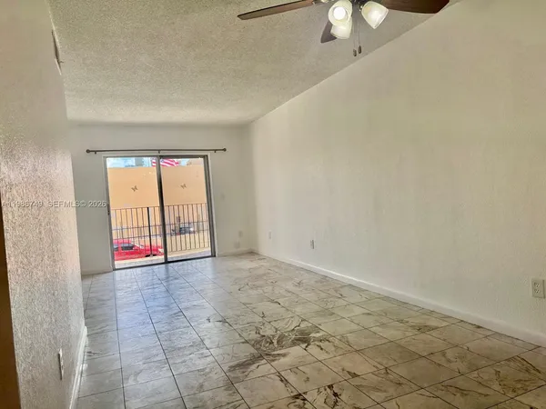$1,800 | 1051 Southwest 1st Street, Unit 212, Miami, FL 33130