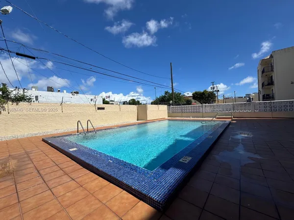 $1,800 | 1051 Southwest 1st Street, Unit 212, Miami, FL 33130