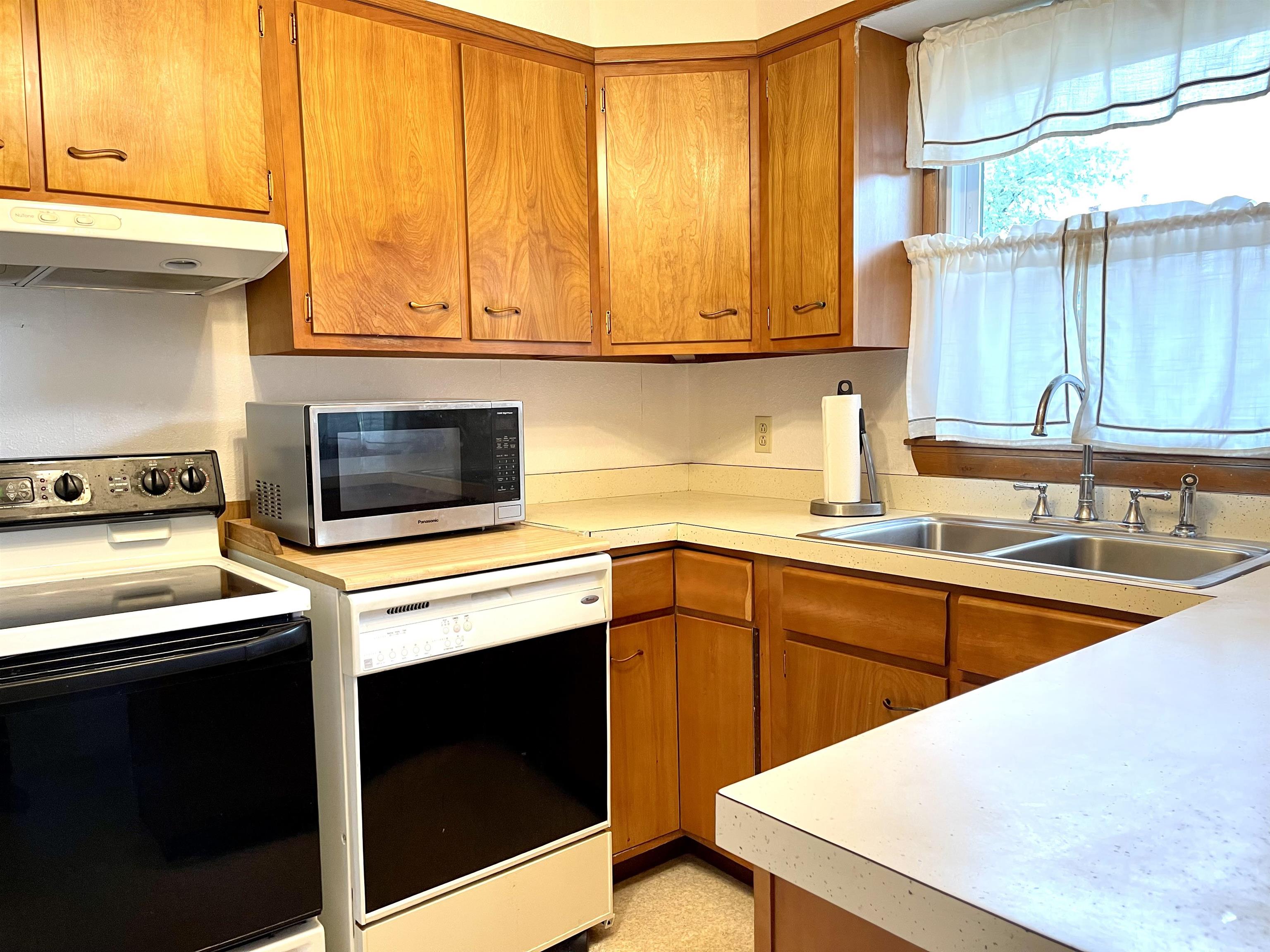 4 Spring Street Whitefield, NH 03598 - Photo 2 of 17