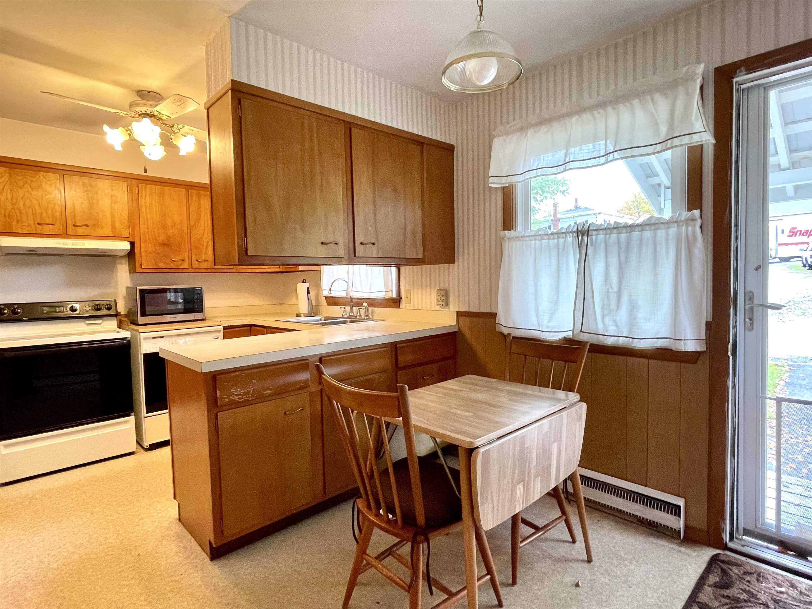 4 Spring Street Whitefield, NH 03598 - Photo 3 of 17