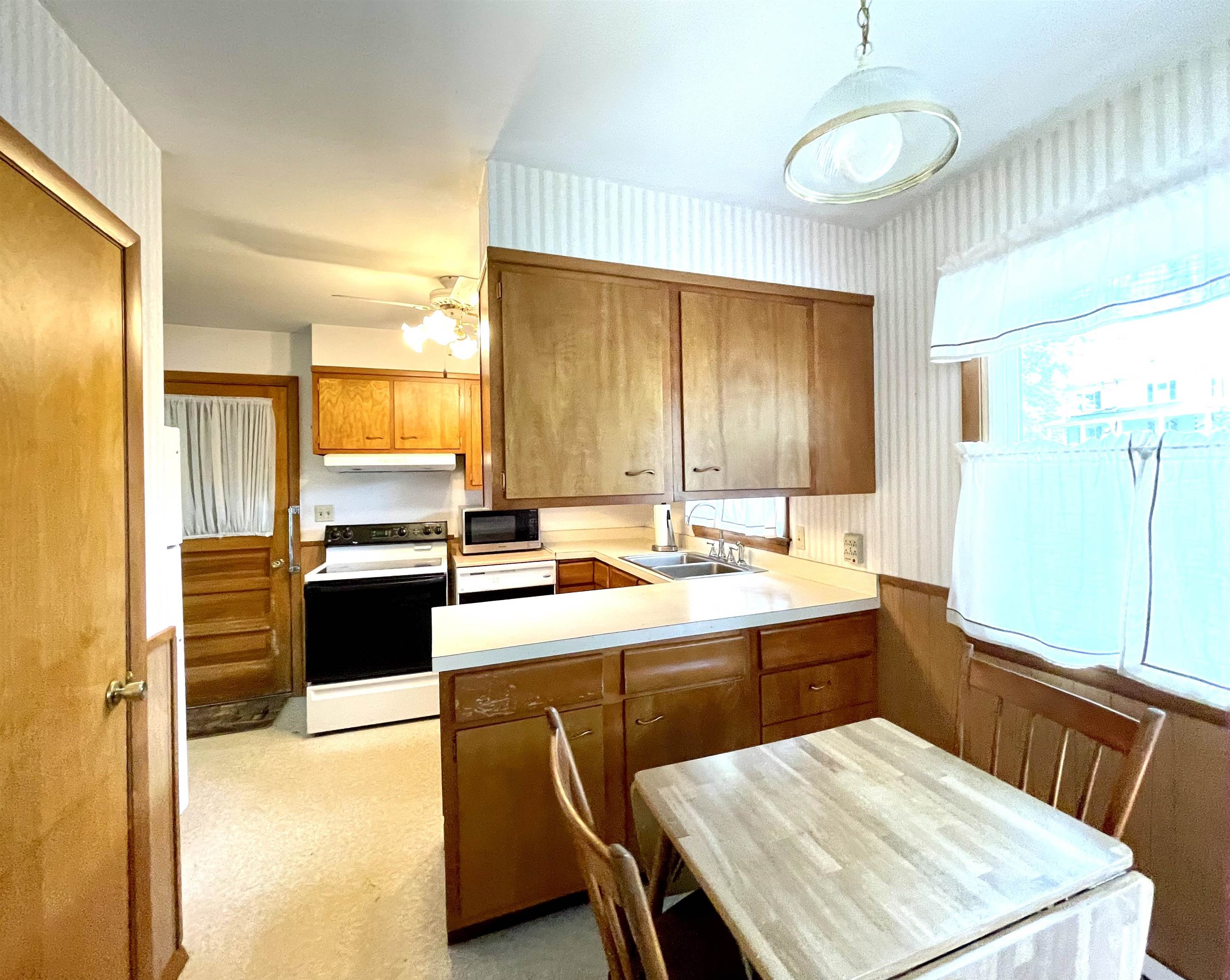 4 Spring Street Whitefield, NH 03598 - Photo 5 of 17