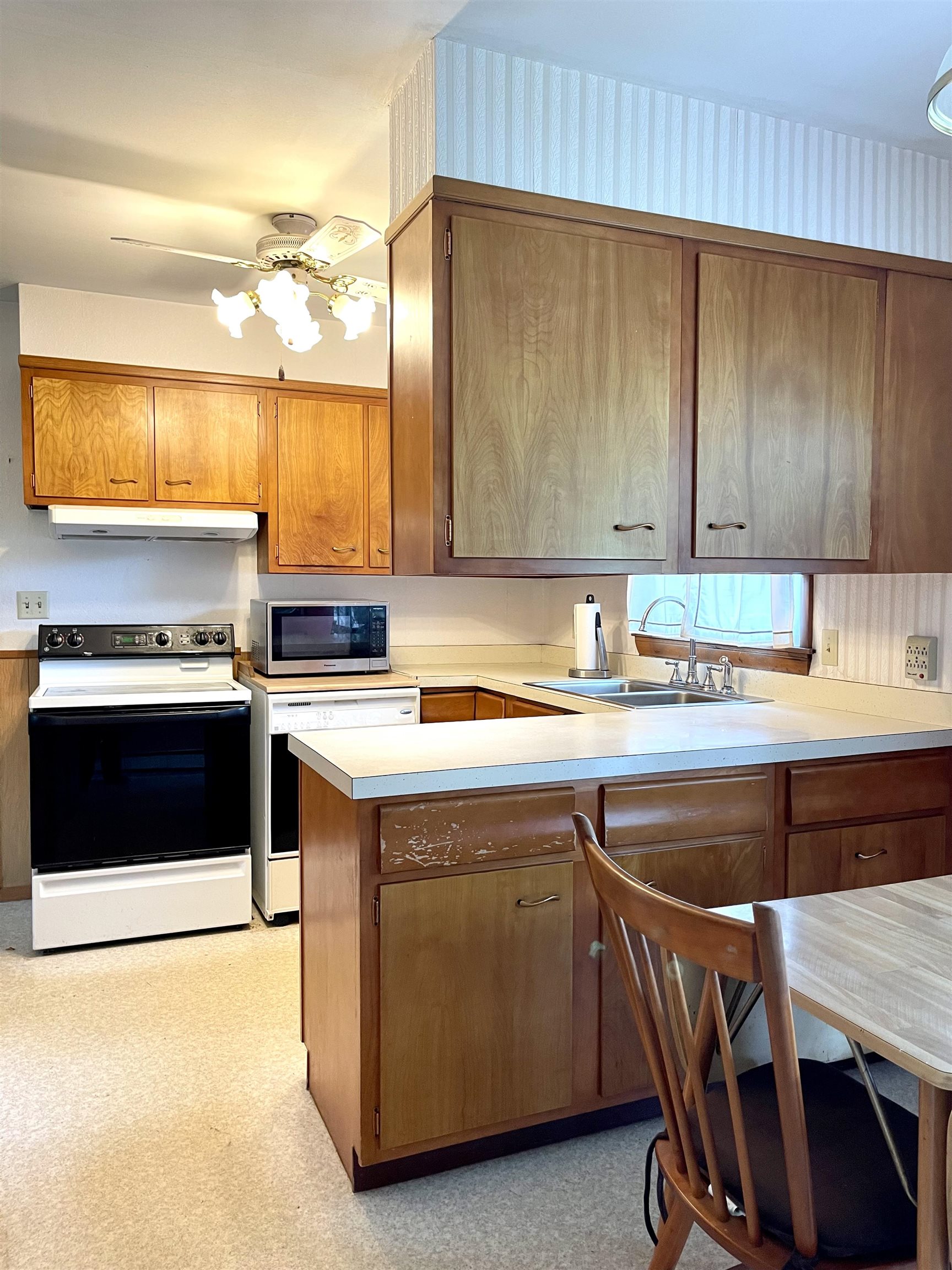 4 Spring Street Whitefield, NH 03598 - Photo 6 of 17