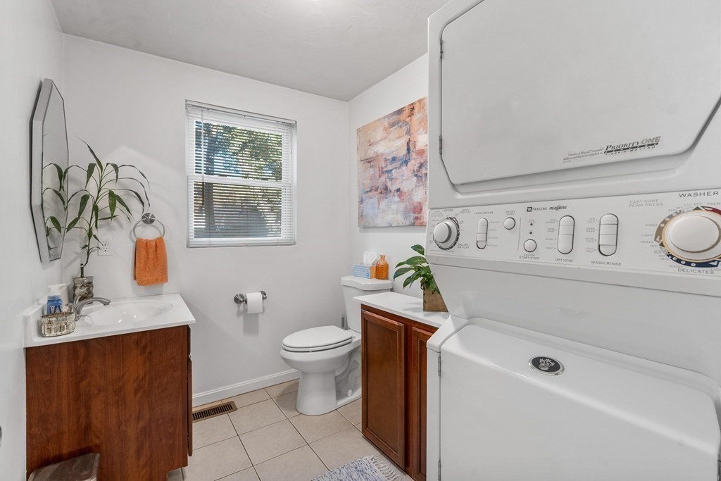7 Amelian Road Randolph, MA 02368 - Photo 8 of 38 Gallery Image 8