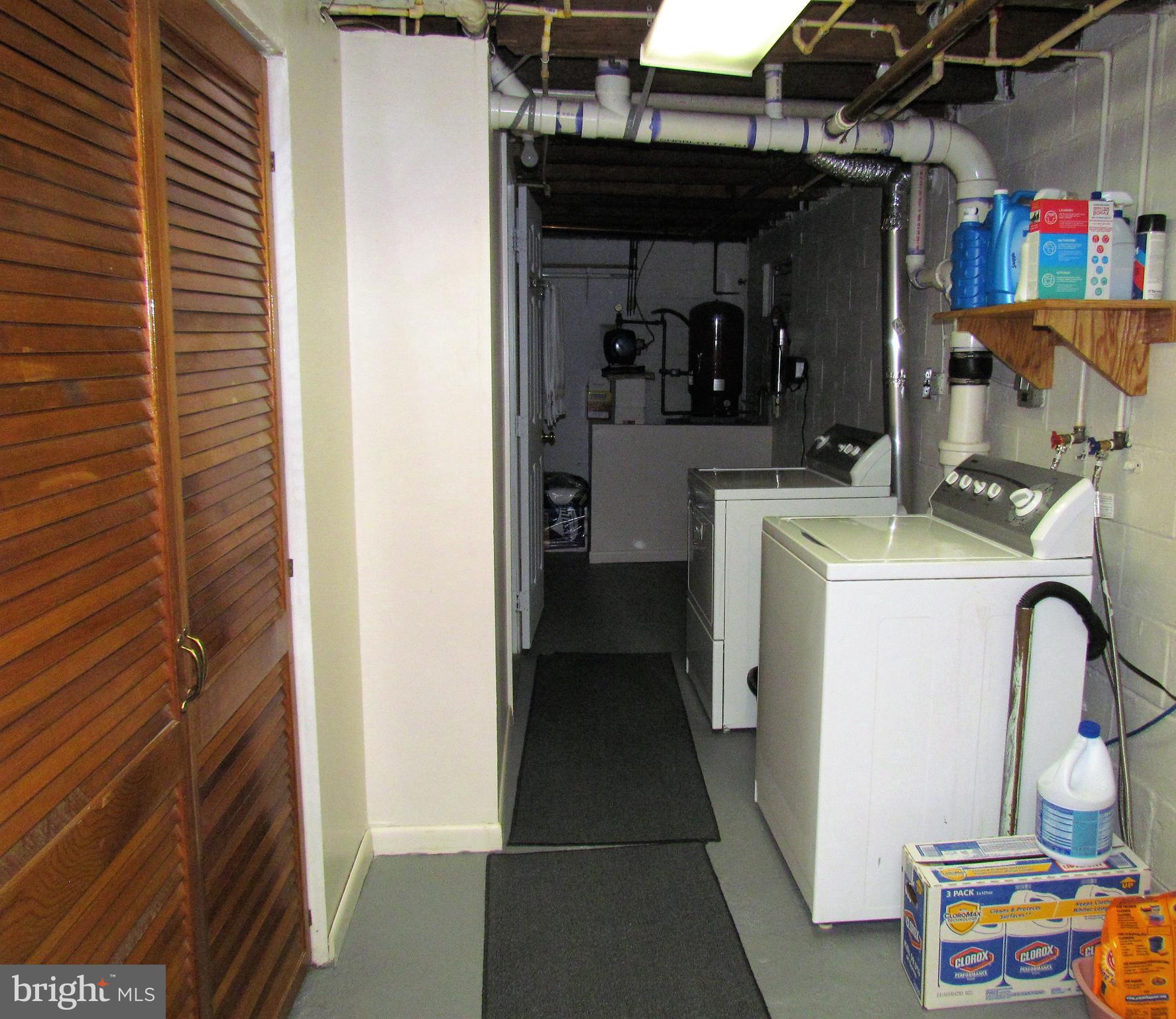 6442 Mt Phillip Road Frederick, MD 21703 - Photo 20 of 37 a utility room with dryer and washer