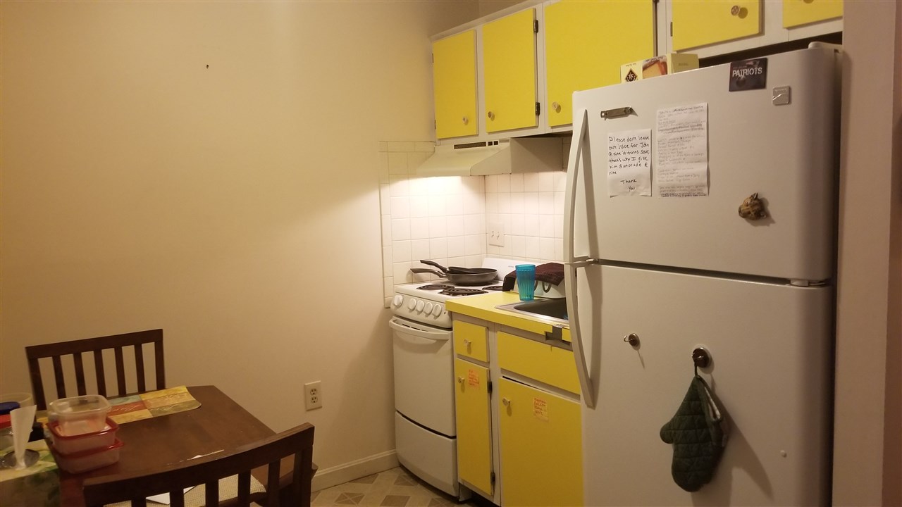 5 Strawberry Bank Road Nashua, NH 03062 - Photo 3 of 4