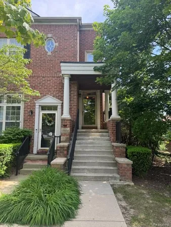 $2,700 | 17034 Farmington Road, Livonia, MI 48154