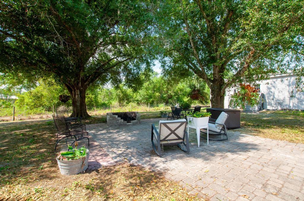 1264 Northeast Forrest Avenue Arcadia, FL 34266 - Photo 23 of 25 a view of a tables and chairs in the patio