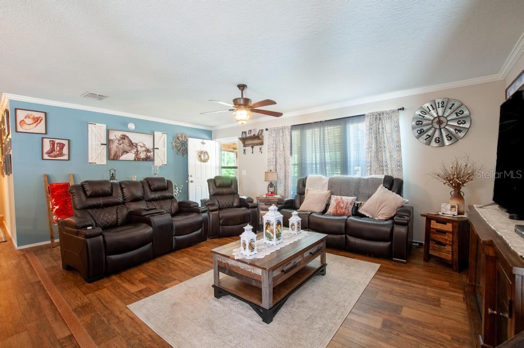 1264 Northeast Forrest Avenue Arcadia, FL 34266 - Photo 10 of 25 a living room with furniture and a flat screen tv