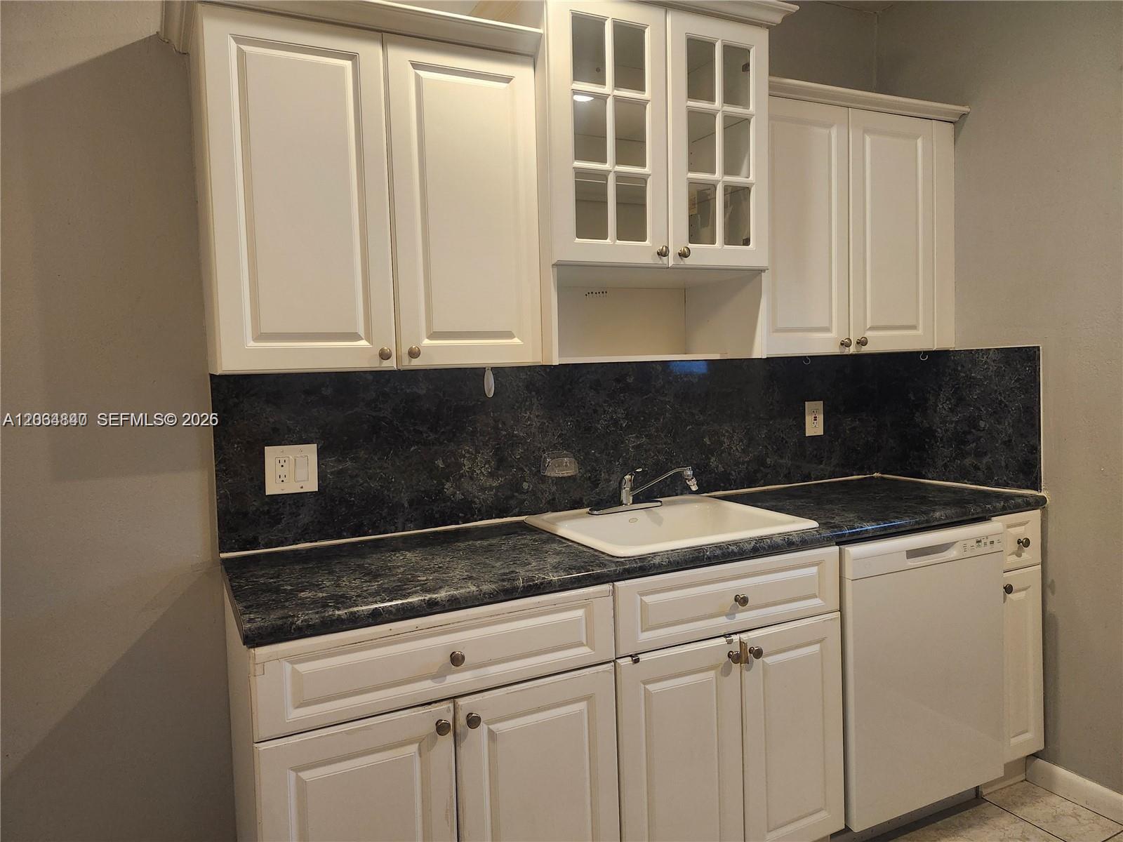 421 Northeast 1st Street, Unit 112 Hallandale Beach, FL 33009 - Photo 2 of 44 Gallery Image 2