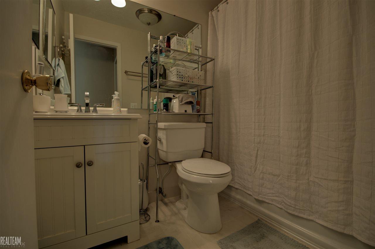 1510 Hidden Valley Lane Rochester, MI 48306 - Photo 27 of 38 31275981-26.JPG