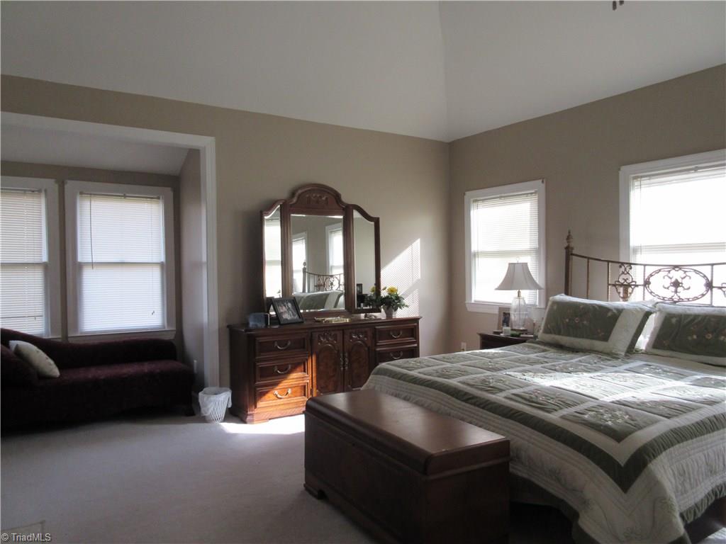 328 Canterbury Road High Point, NC 27262 - Photo 10 of 23 Gallery Image 10