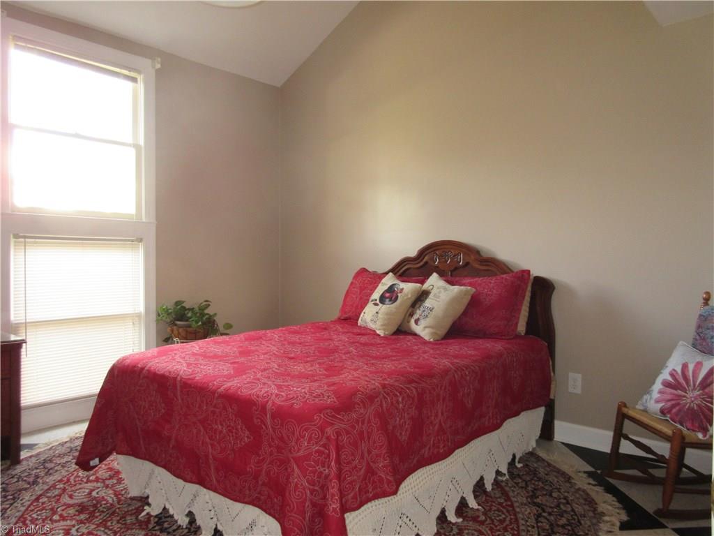 328 Canterbury Road High Point, NC 27262 - Photo 13 of 23 Gallery Image 13