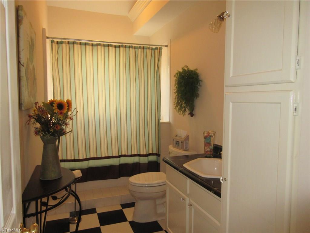 328 Canterbury Road High Point, NC 27262 - Photo 14 of 23 Gallery Image 14