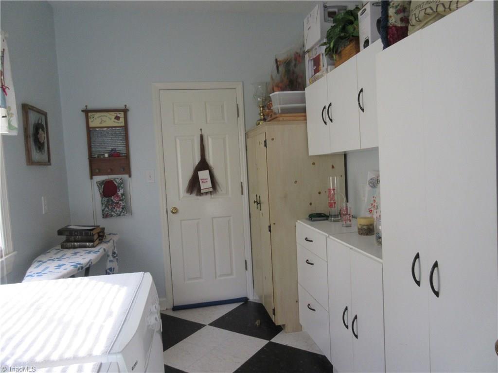 328 Canterbury Road High Point, NC 27262 - Photo 15 of 23 Gallery Image 15