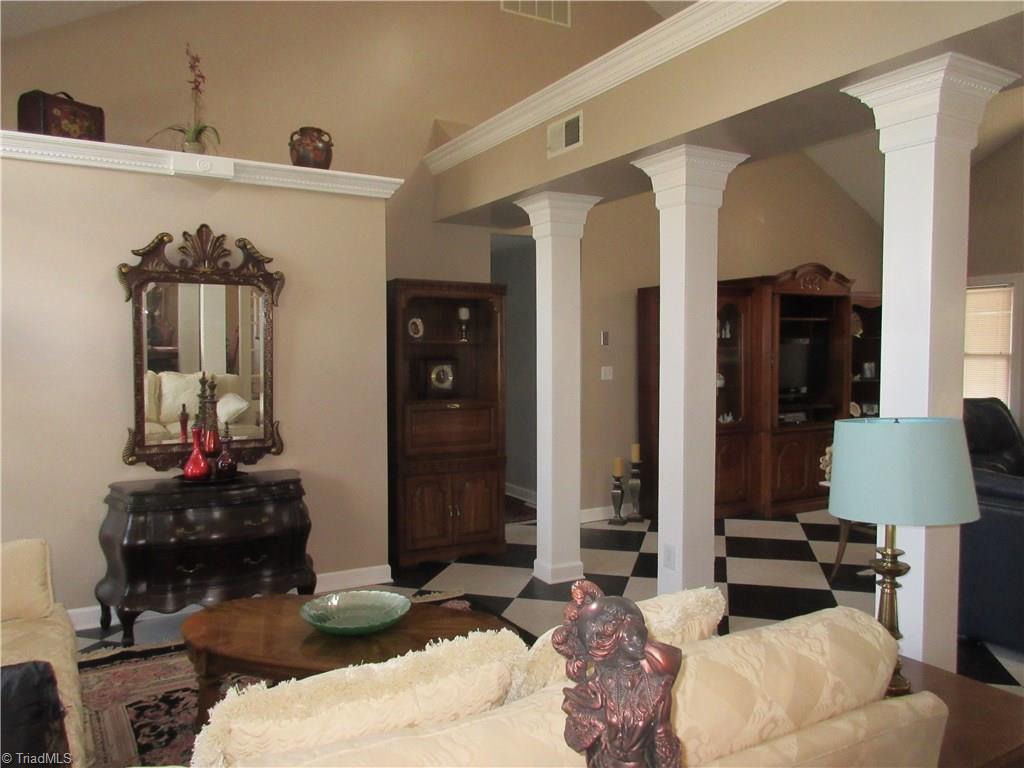 328 Canterbury Road High Point, NC 27262 - Photo 5 of 23 Gallery Image 5