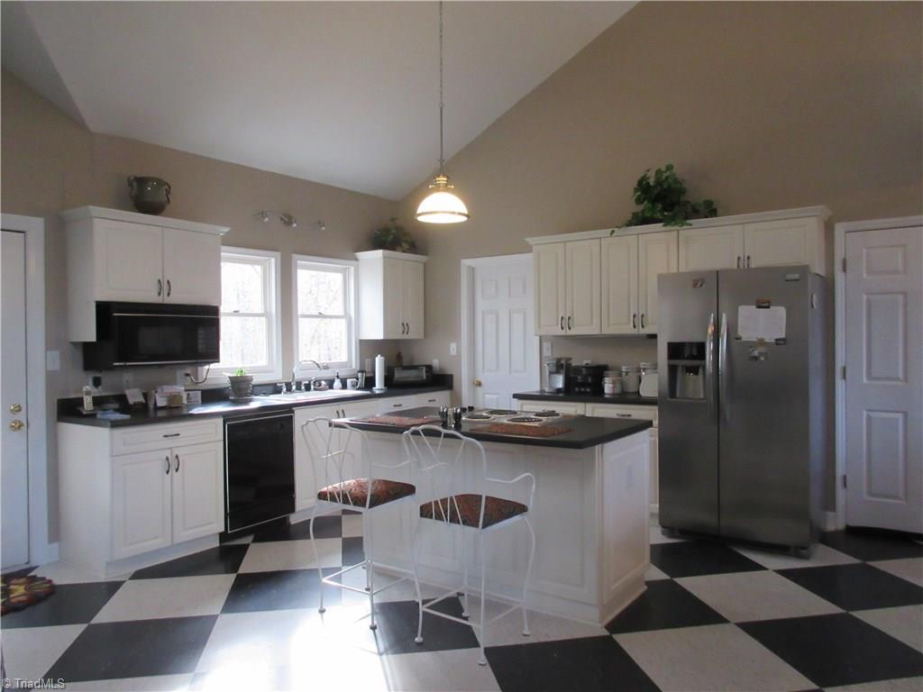 328 Canterbury Road High Point, NC 27262 - Photo 7 of 23 Gallery Image 7