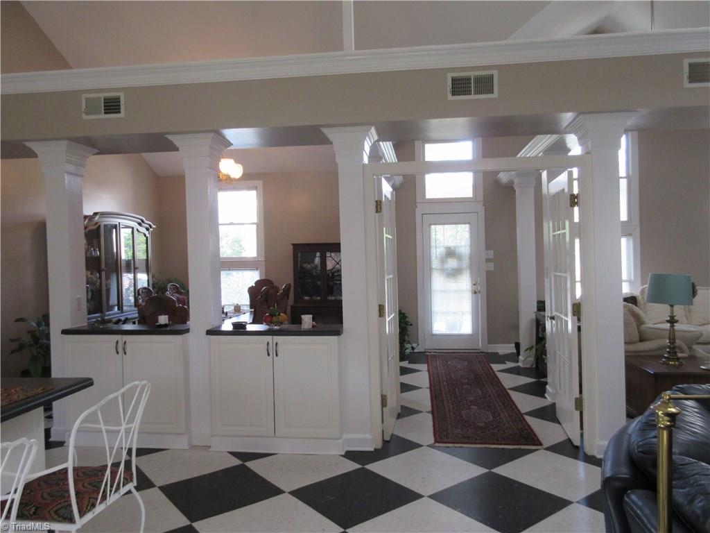 328 Canterbury Road High Point, NC 27262 - Photo 9 of 23 Gallery Image 9
