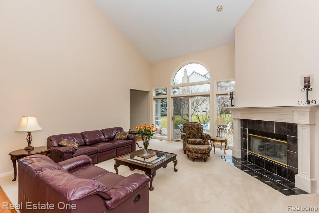 1715 Fox Run Rochester, MI 48306 - Photo 7 of 26 Fox Run-W021.jpg