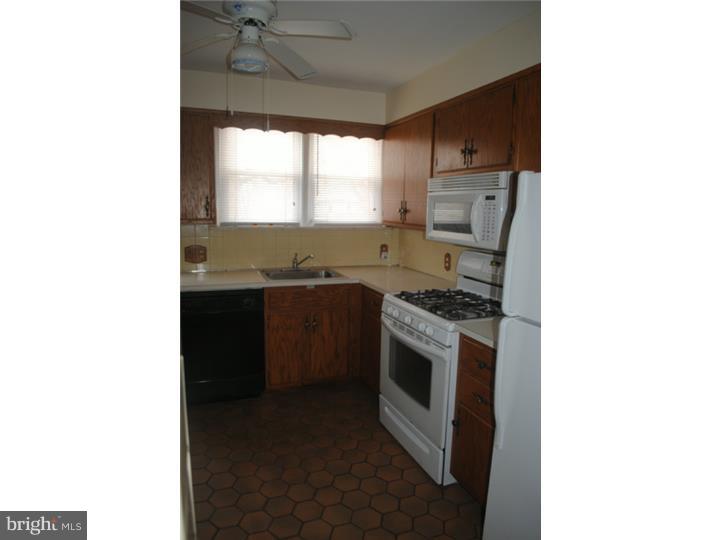 208 Gilpin Road Willow Grove, PA 19090 - Photo 5 of 25 Unit #1