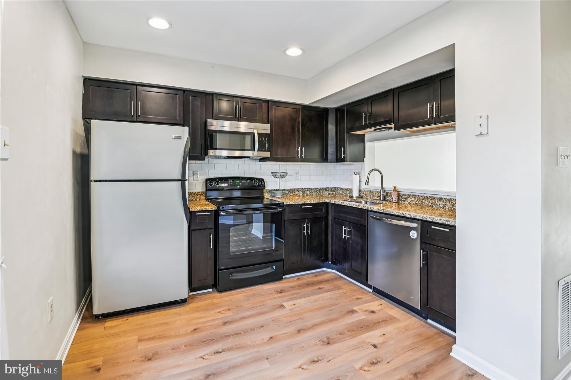 16 Jack Pine Place Nottingham, MD 21236 - Photo 11 of 35 Kitchen