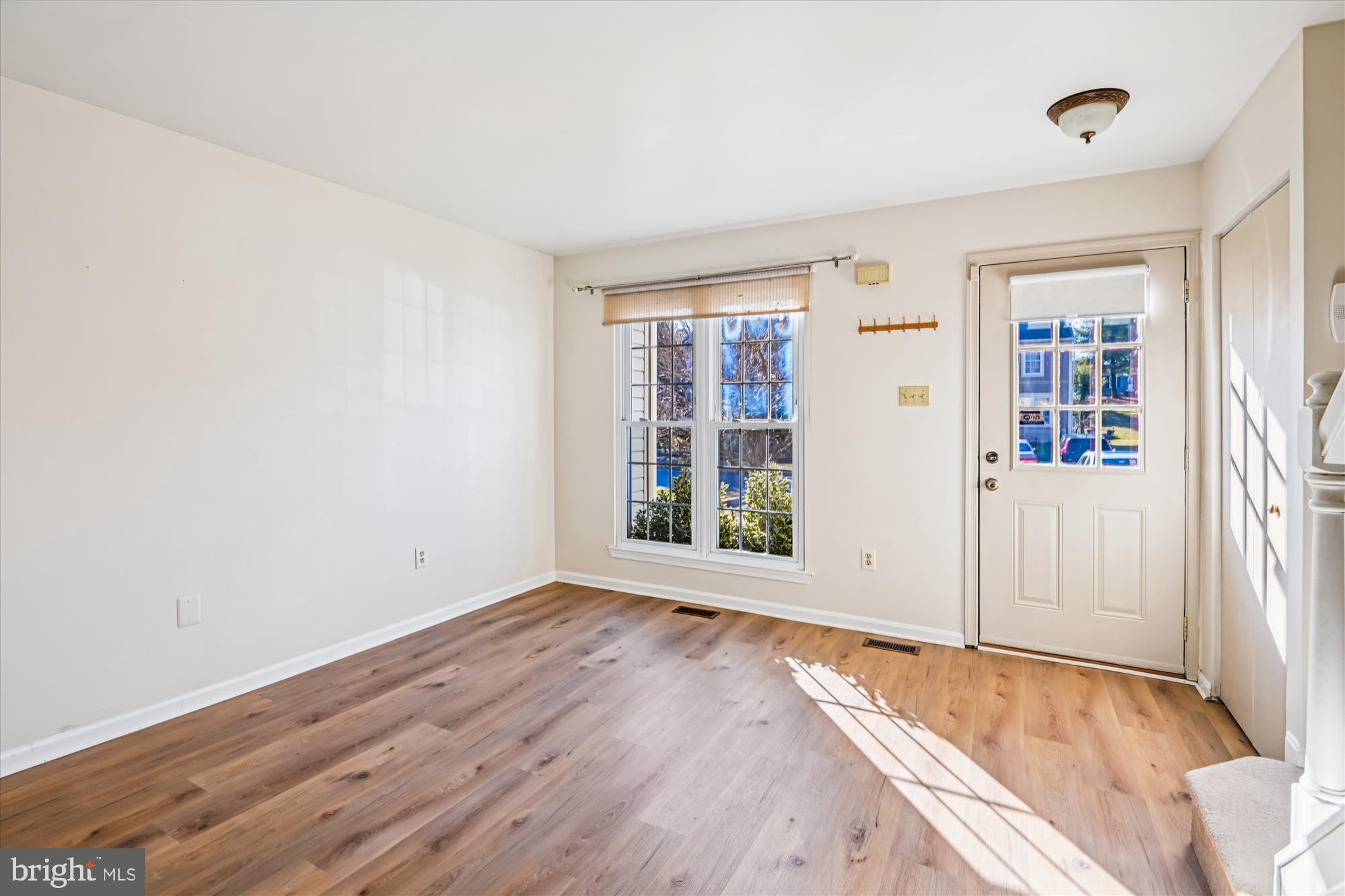 16 Jack Pine Place Nottingham, MD 21236 - Photo 4 of 35 Living Room