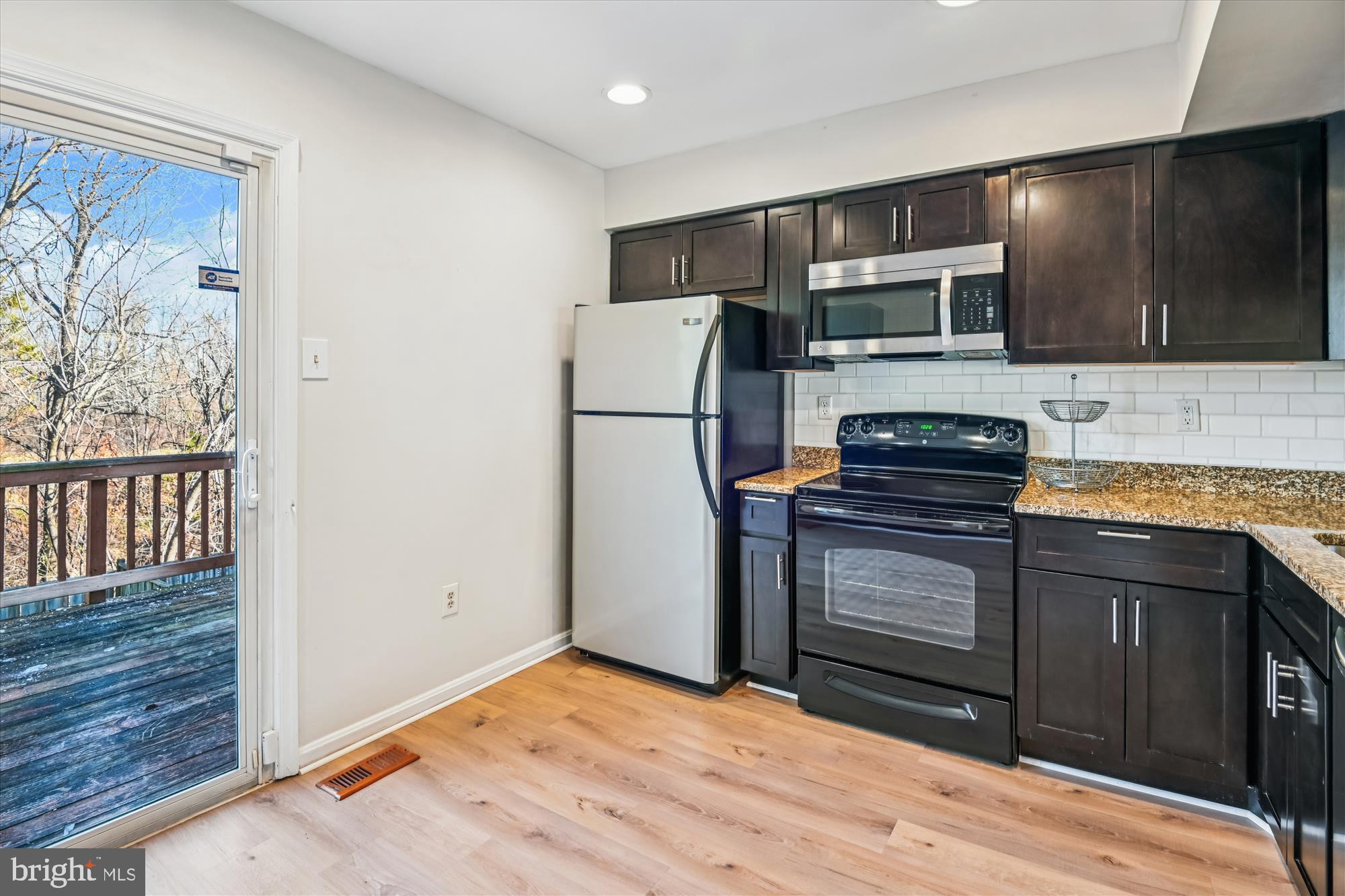 16 Jack Pine Place Nottingham, MD 21236 - Photo 10 of 35 Kitchen