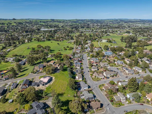 $509,000 | 509 Larch Drive, Petaluma, CA 94952