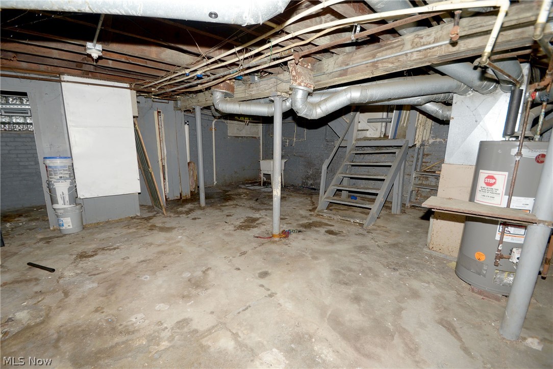 1824 Charles Road Cleveland, OH 44112 - Photo 17 of 21