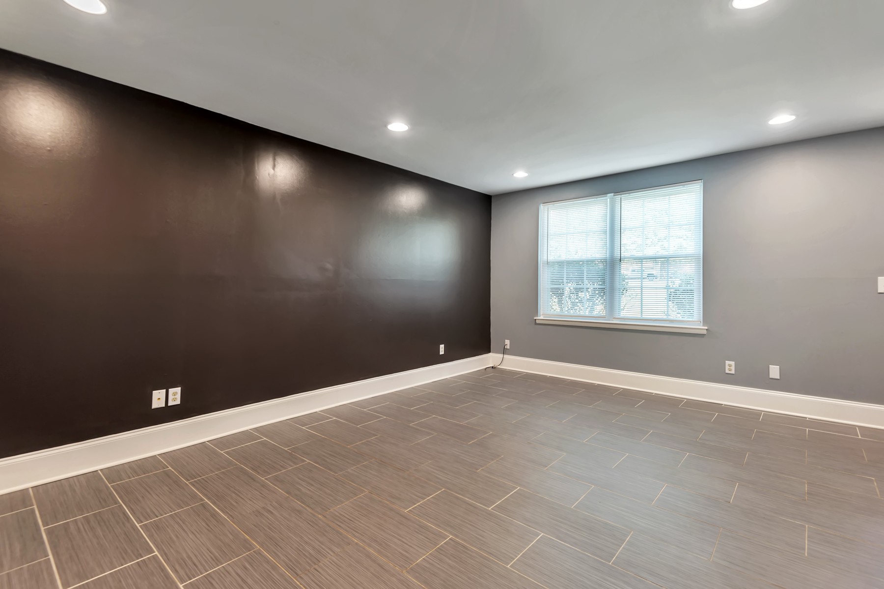 1301 Neelys Bend Road, Unit D27 Madison, TN 37115 - Photo 6 of 26 an empty room with windows