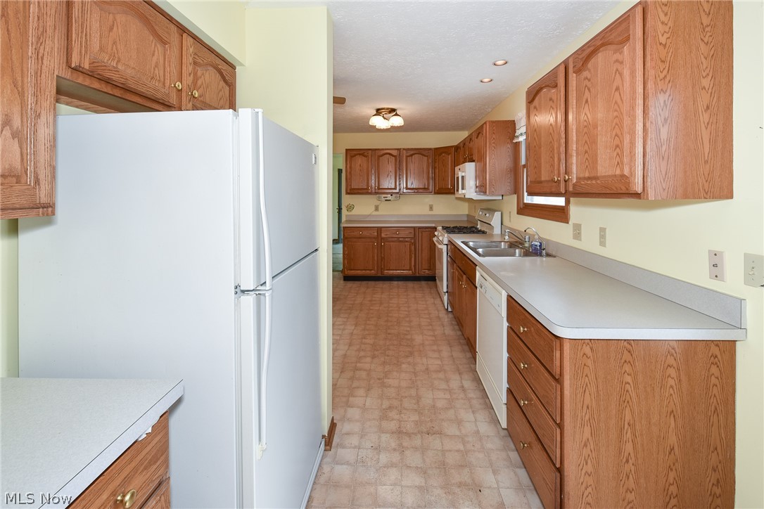 27387 Cook Road Olmsted Falls, OH 44138 - Photo 10 of 24 Gallery Image 10