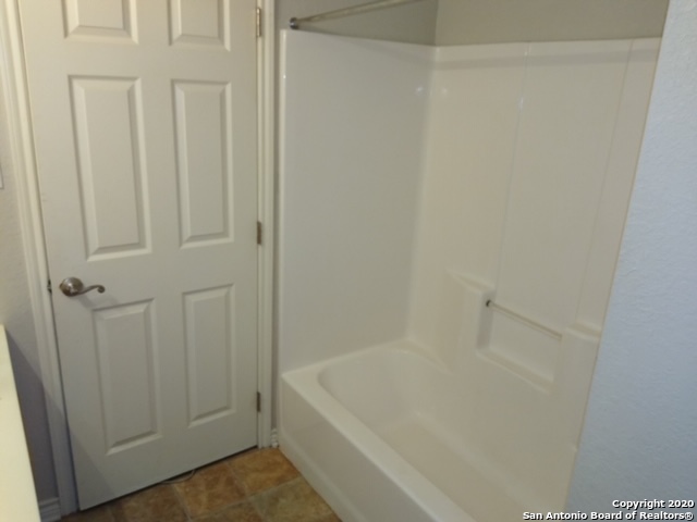 112 Lone Oak, Unit D102 Floresville, TX 78114 - Photo 25 of 34 a bathroom with a bathtub