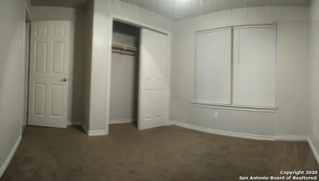 $1,150 | 112 Lone Oak, Unit D102, Floresville, TX 78114