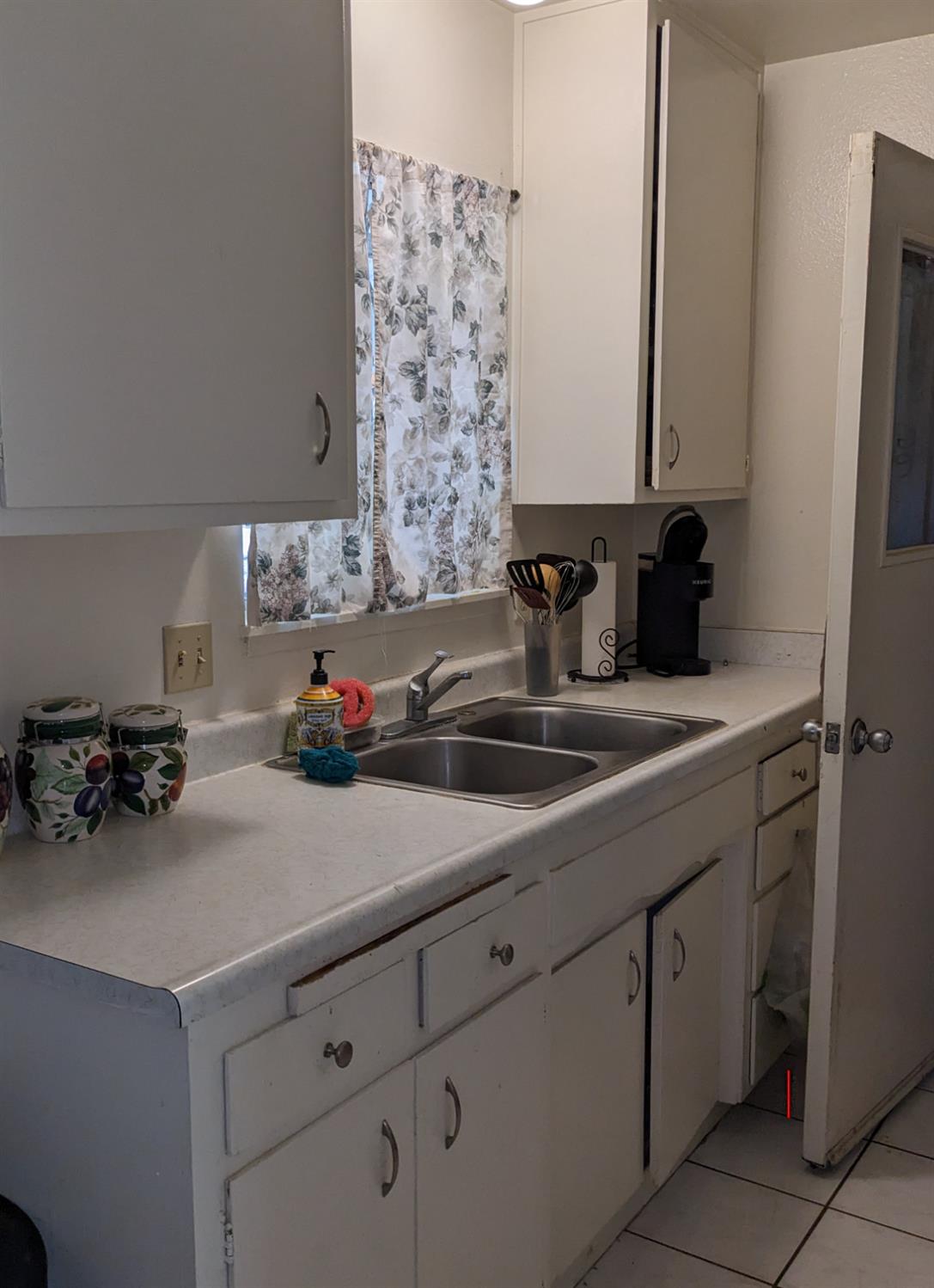3607 Periwinkle Court Bakersfield, CA 93307 - Photo 4 of 13 a kitchen with a sink and a cabinets