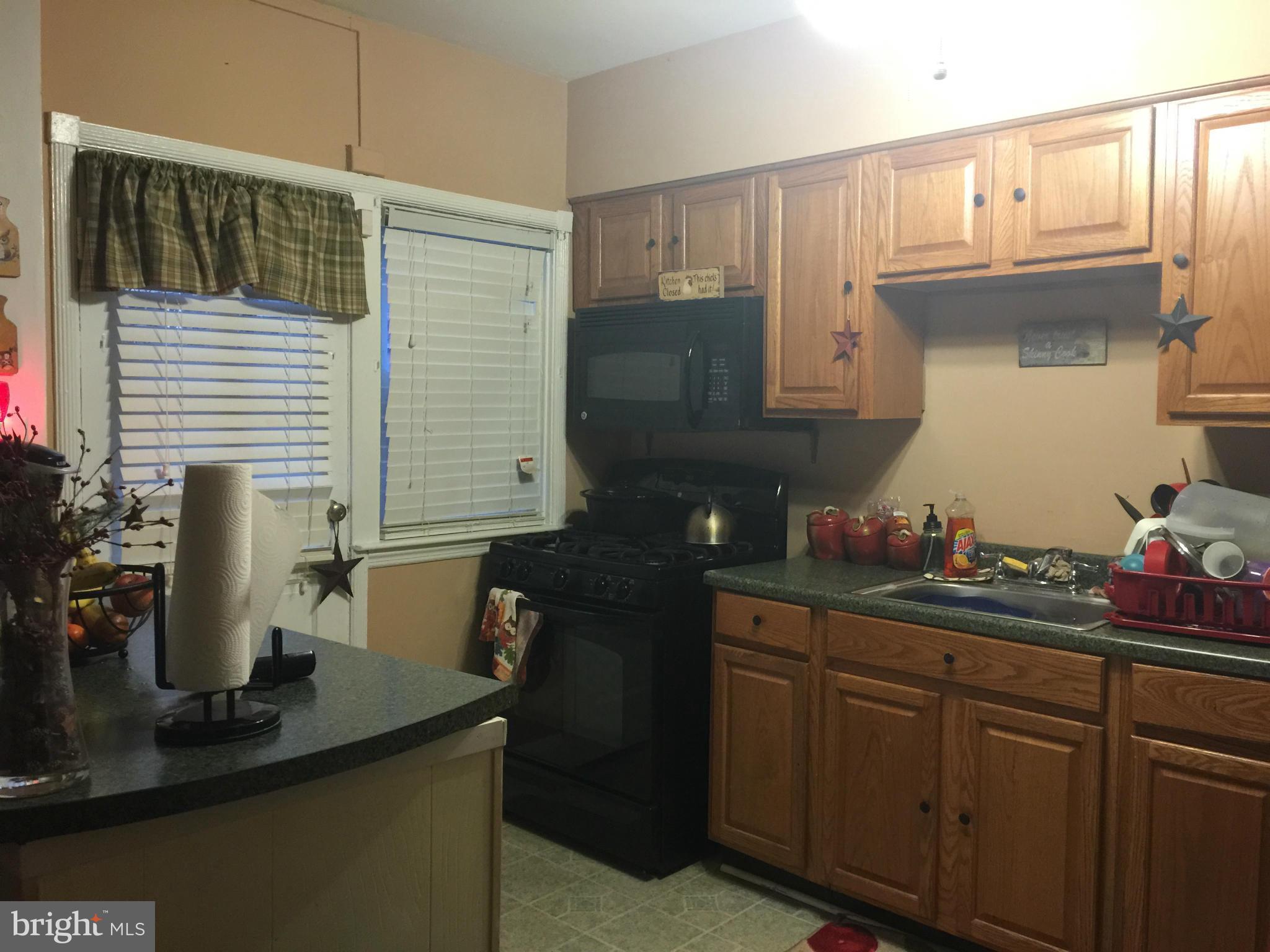 310 Westowne Road Baltimore, MD 21229 - Photo 4 of 11 Kitchen with island