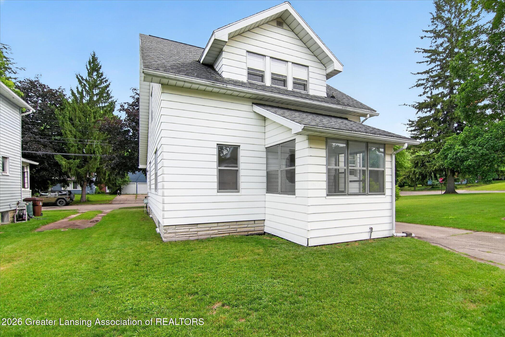 709 Rock Street Jackson, MI 49202 - Photo 45 of 53 46-709-Rock-St-WindowStill