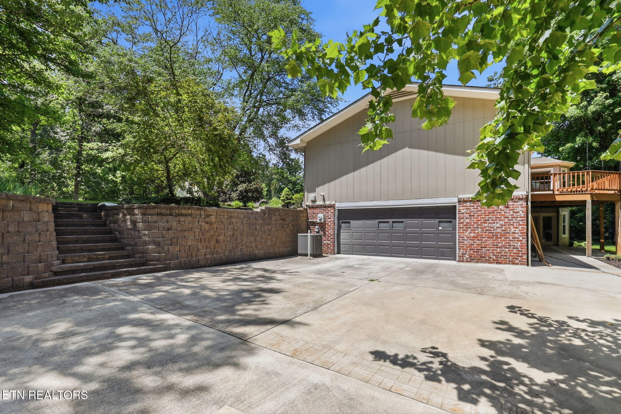 211 Connors Circle Oak Ridge, TN 37830 - Photo 8 of 56 9-web-or-mls-3F1A8615