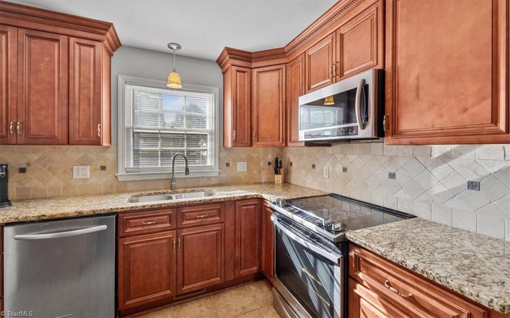4627 Knightbridge Road Greensboro, NC 27455 - Photo 8 of 28 Gallery Image 8