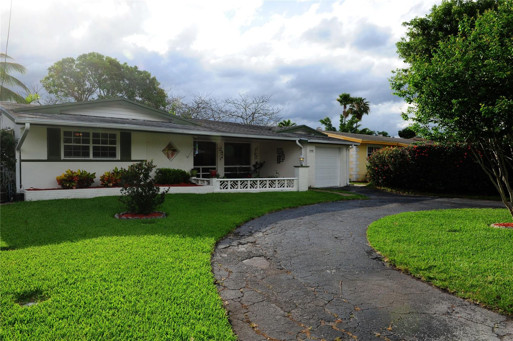 3908 East Shore Road Miramar, FL 33023 - Photo 2 of 22 Photo 2