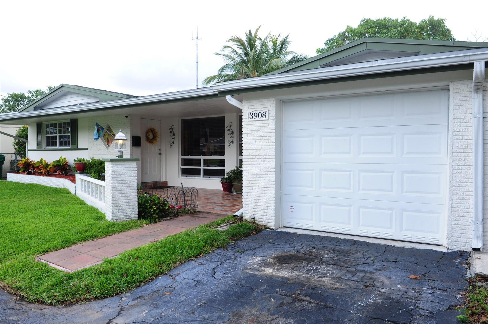3908 East Shore Road Miramar, FL 33023 - Photo 3 of 22 Photo 3