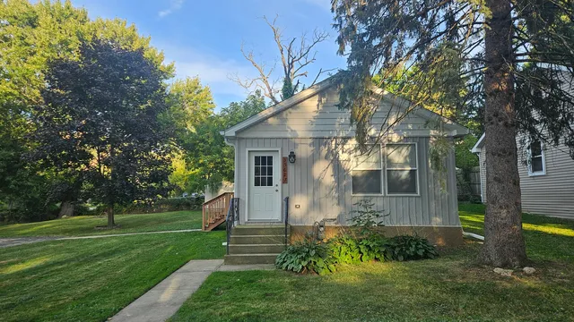 $1,900 | 35627 North Grove Avenue, Ingleside, IL 60041