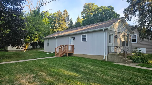 $1,900 | 35627 North Grove Avenue, Ingleside, IL 60041