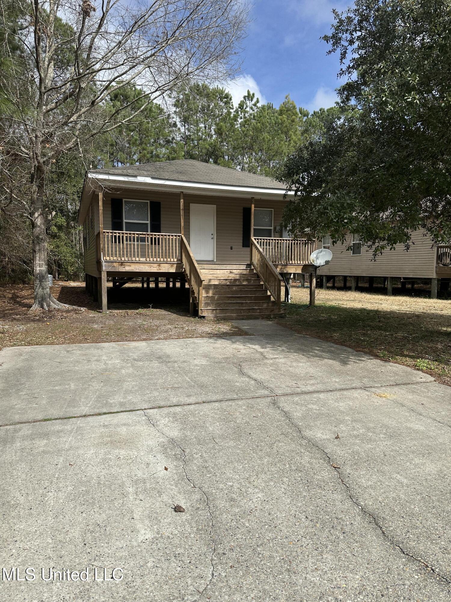 6192 East Ridley Street Bay St. Louis, MS 39520 - Photo 1 of 15 IMG_0811