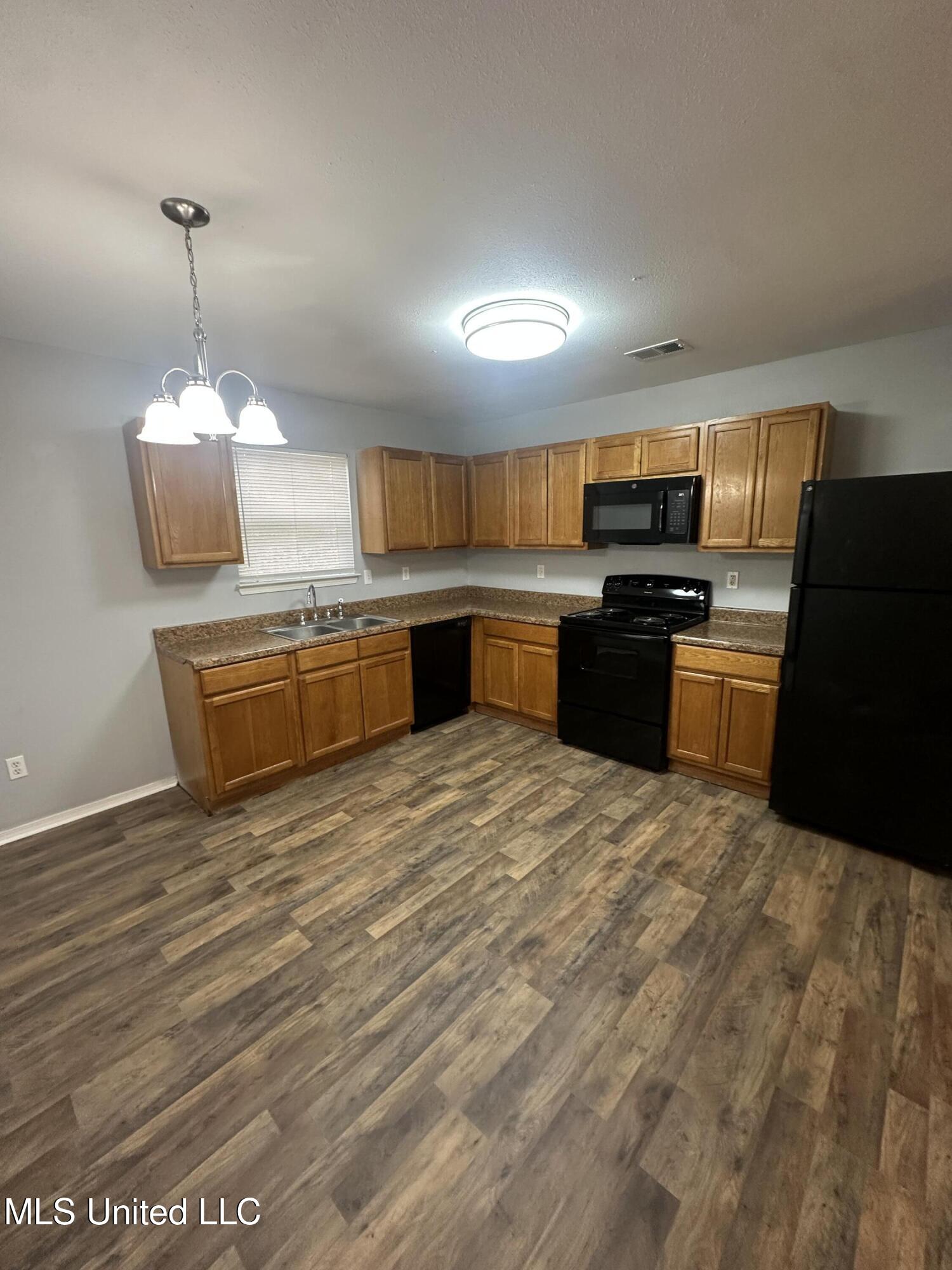 6192 East Ridley Street Bay St. Louis, MS 39520 - Photo 2 of 15 IMG_0815
