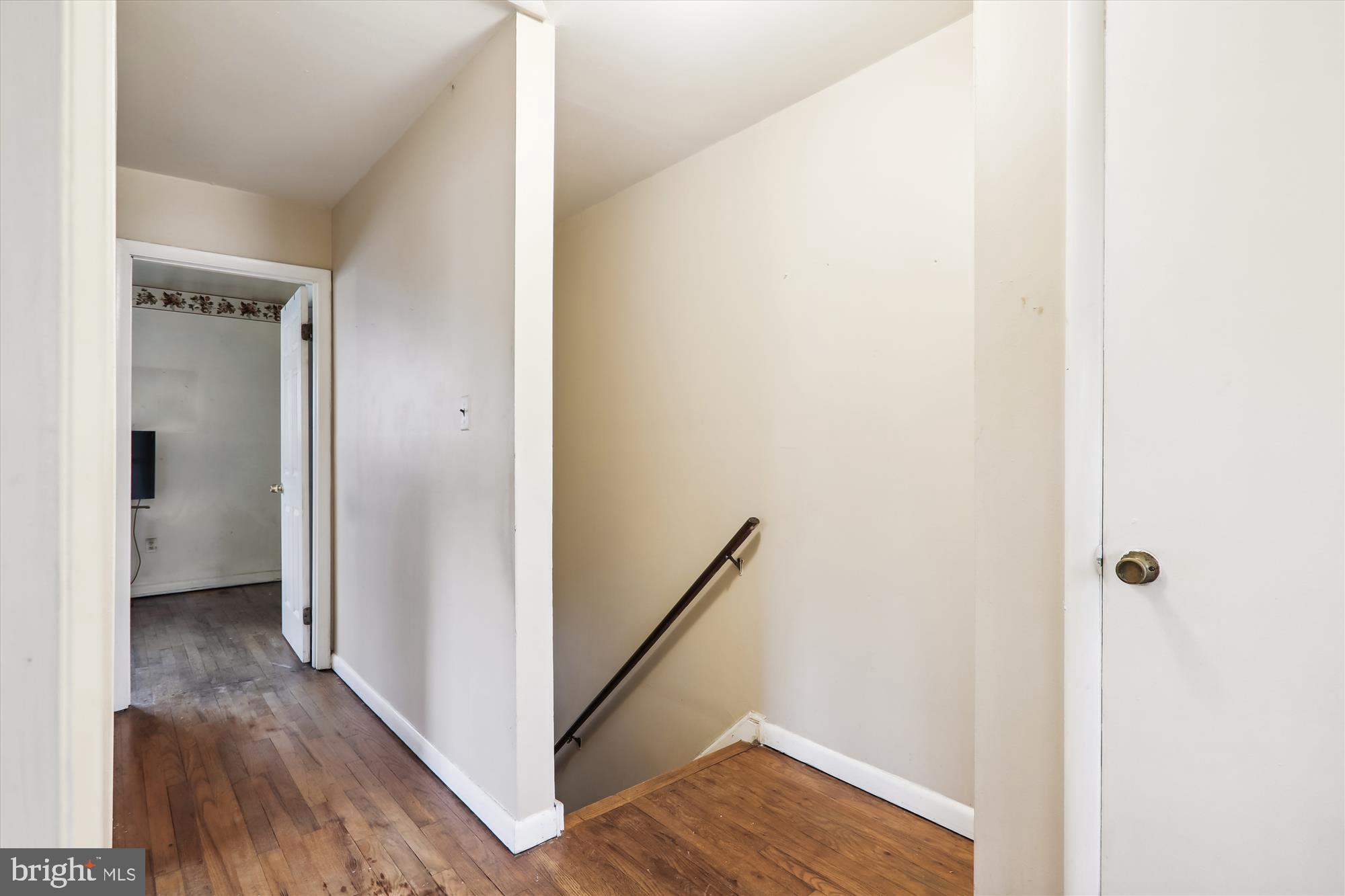 11902 Dalewood Drive Silver Spring, MD 20902 - Photo 21 of 49 Landing on the 2nd level