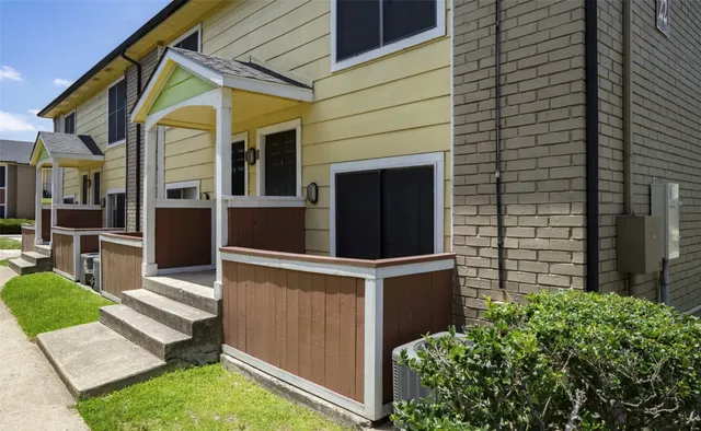 $999 | 311 Highland Cross Drive, Unit 352, Houston, TX 77073